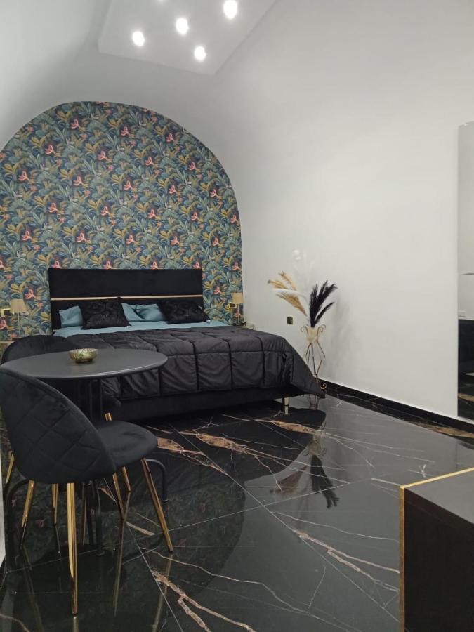 Casa Suite Del Cardinale نابولي المظهر الخارجي الصورة